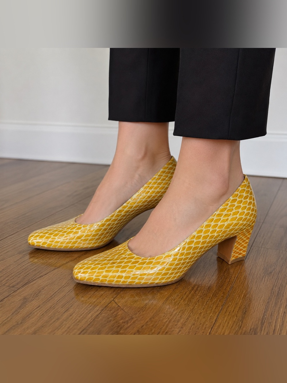 VTG Rangoni Firenze Yellow Snake Embossed Leather Heels Sz 7.5 Narrow Italy Made